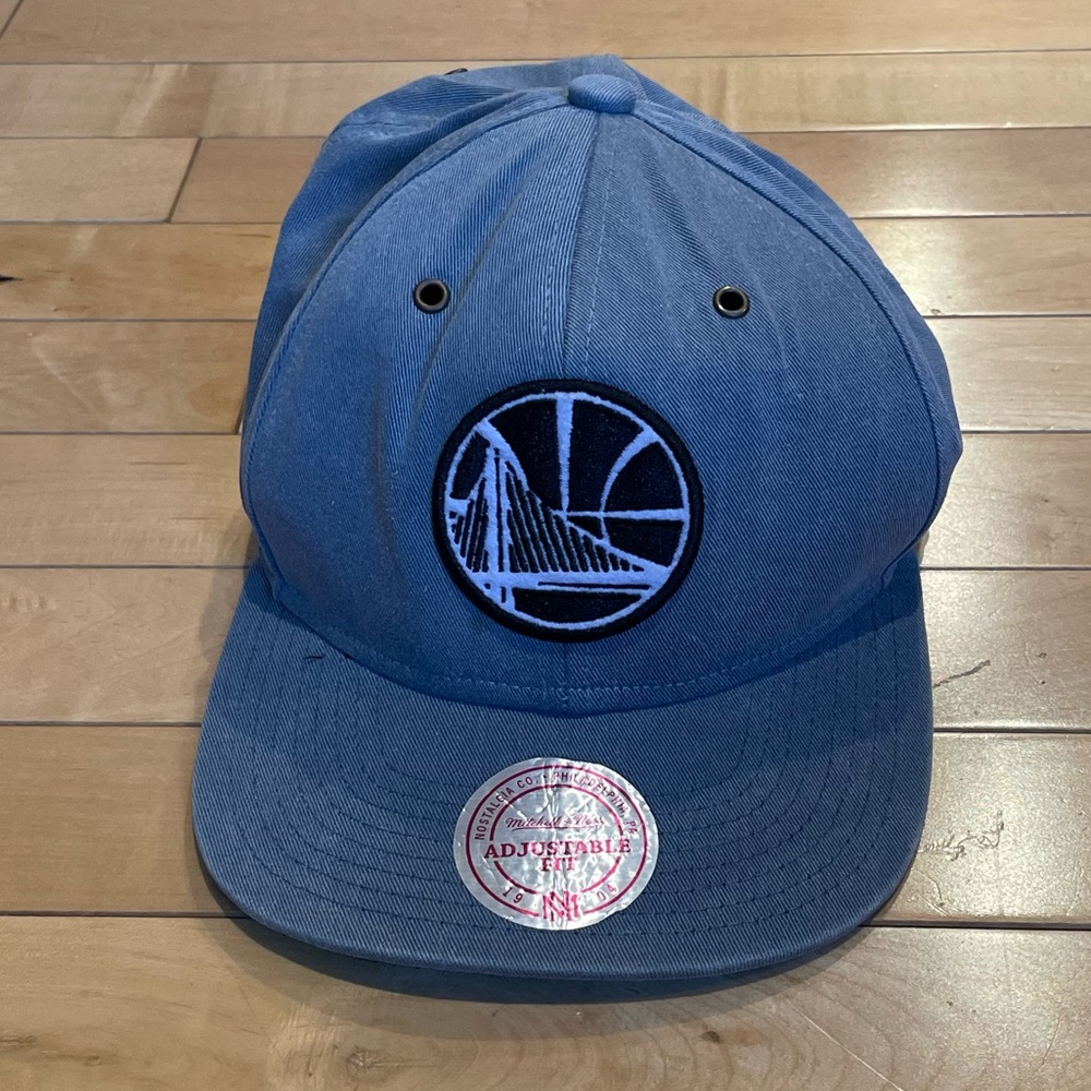 2/50🎶 Golden State Warriors Philadelphia Basketball NBA hat